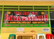 Mengungkap Filosofi Tersembunyi di Balik Dua Pintu Warteg: Simbol Rezeki dan Efisiensi