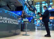 Wall Street Jatuh Usai The Fed Pertahankan Suku Bunga