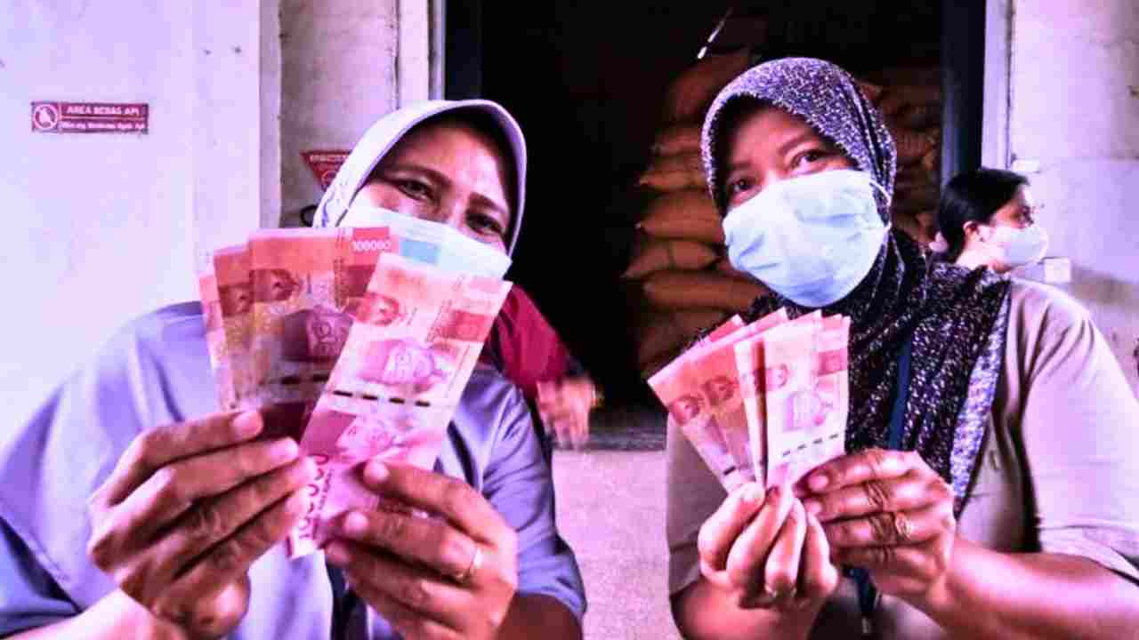 Daftar Bansos 2025 Online Bantuan Rp2,4 Juta untuk Lansia