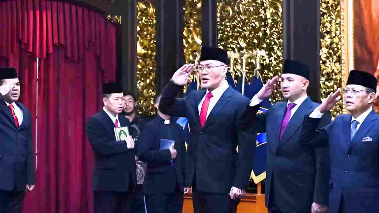 deddy corbuzier tolak gaji stafsus menhan saya tidak butuh kompres