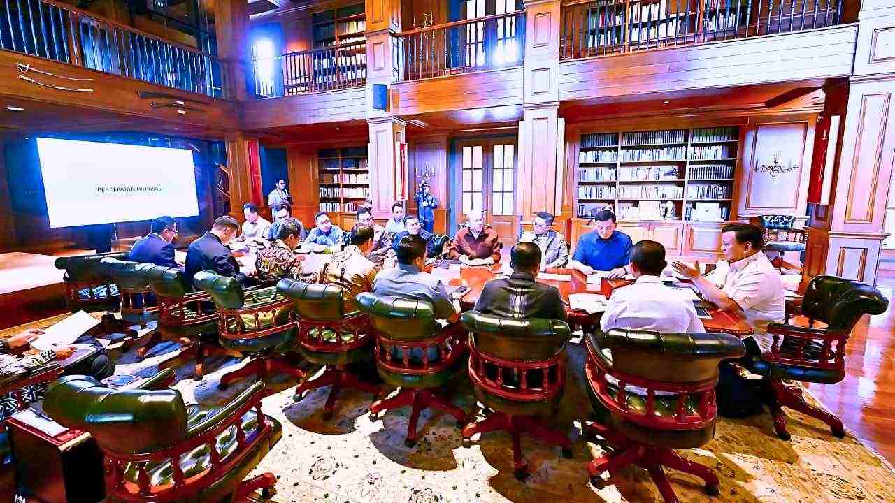 Prabowo Pimpin Rapat Hilirisas Para Menteri Di Hambalang