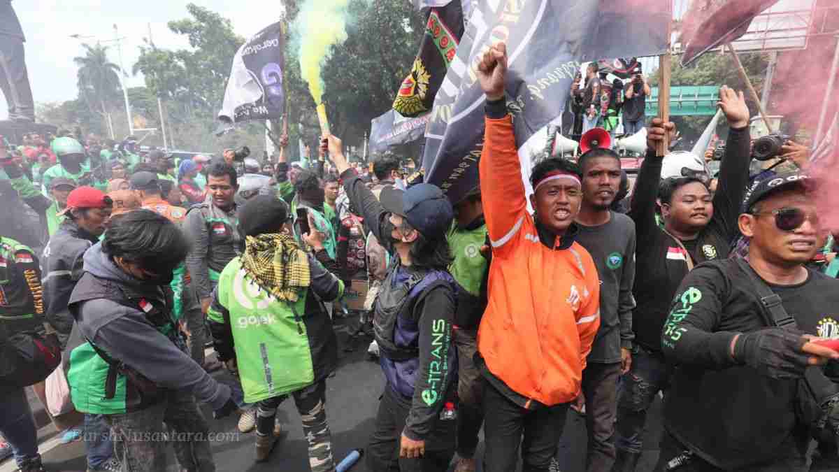 Pengemudi Ojol Gelar Tritura, Tuntut Regulasi Khusus dan Potongan 10%
