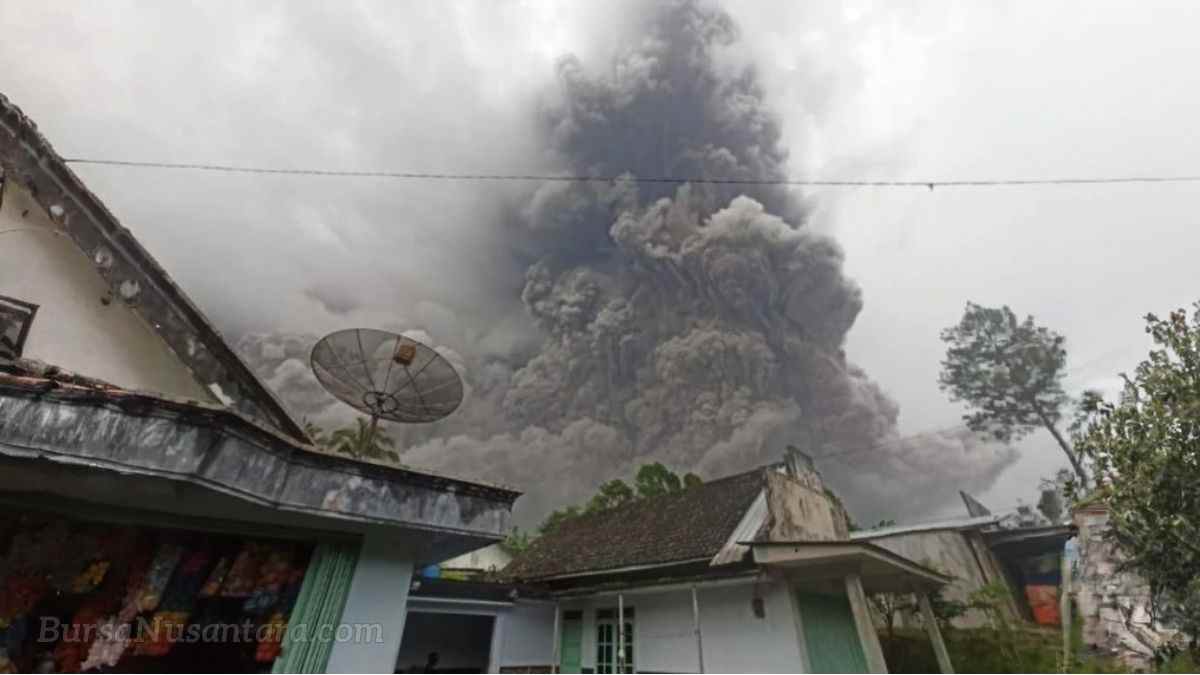 Semeru Erupsi Lagi, Warga Diminta Jauhi Besuk Kobokan