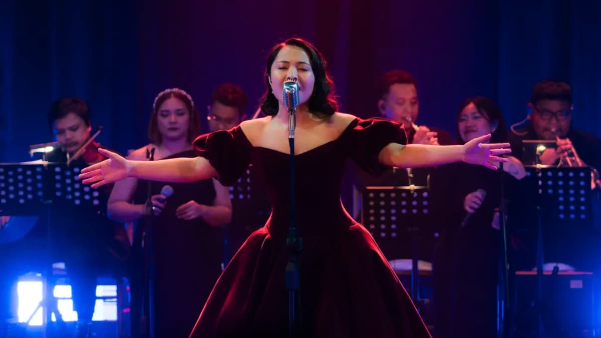 Bernadya Tampil Emosional di Konser Solo Perdananya