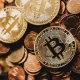 Bitcoin Tahan Gejolak, Emas Tertekan di Tengah Ketidakpastian