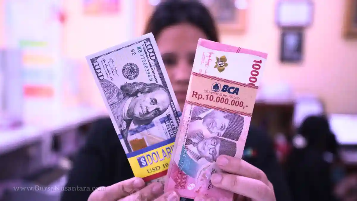 Rupiah Melemah, Tertekan Kontraksi PMI dan Ekspor Lesu