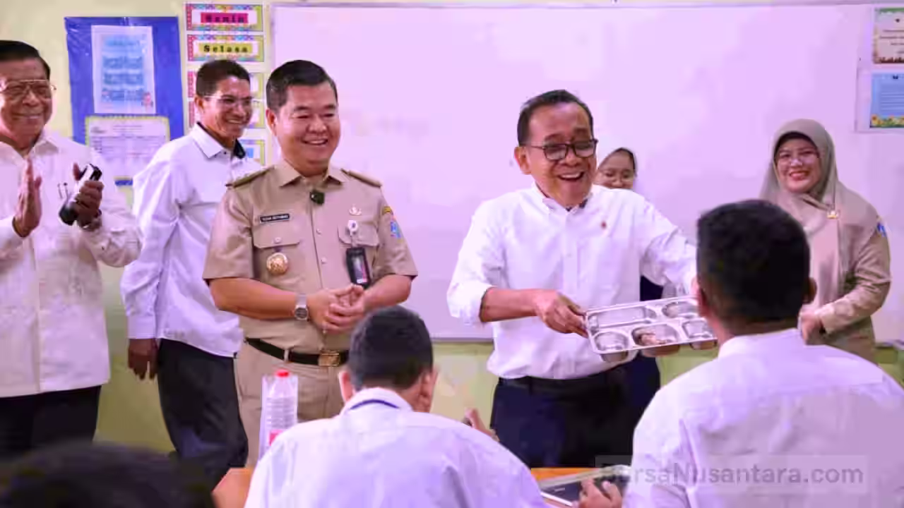 Menko PMK Program Makan Bergizi Gratis Bikin Murid Hemat